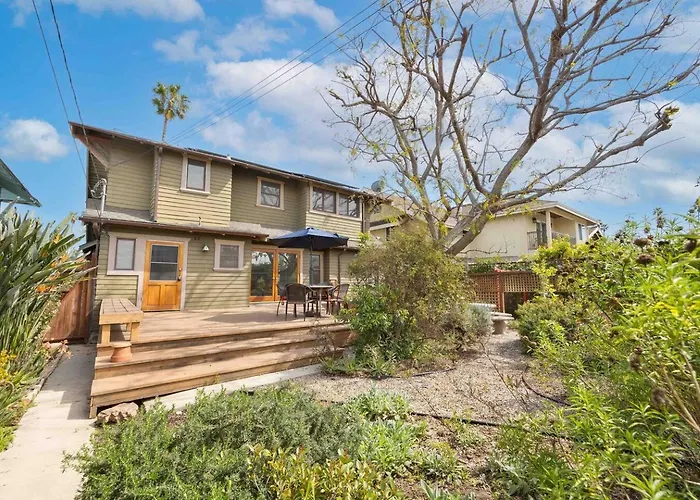 Classic Home Near Downtown & Hollywood