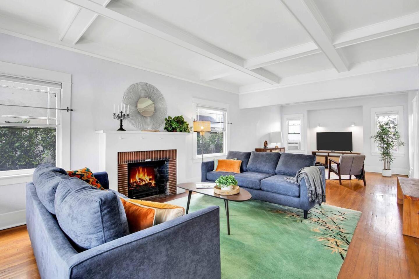 Classic Near Downtown & Hollywood *